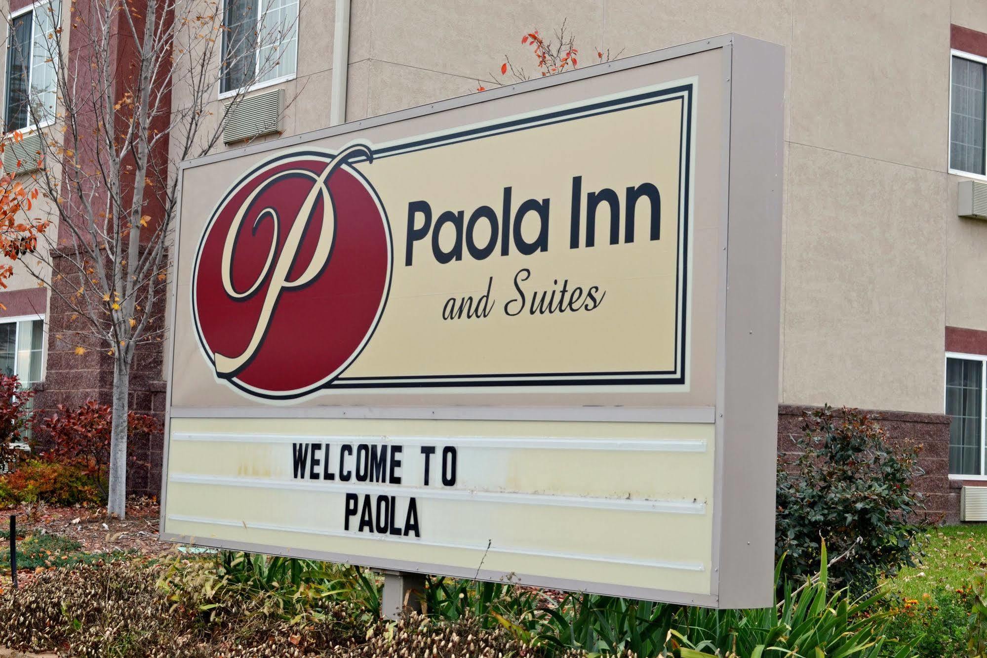 Paola Inn And Suites Екстериор снимка